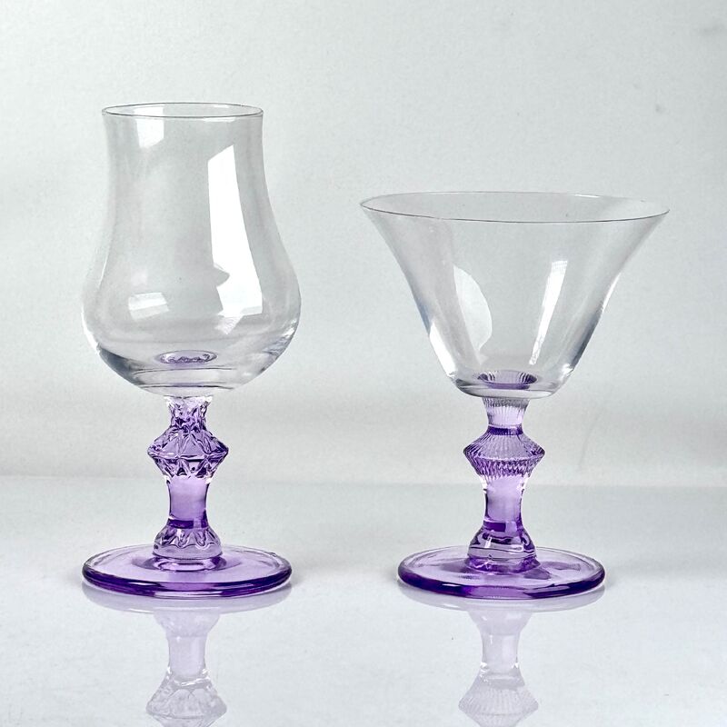 qualidade 4‑Pack Vintage Purple Stem Wine Glasses, Assorted Shapes Clear Cup with Decorative Purple Stem, Handblown Glass Goblets for Wedding Party Home Tabletop Decoration fábrica