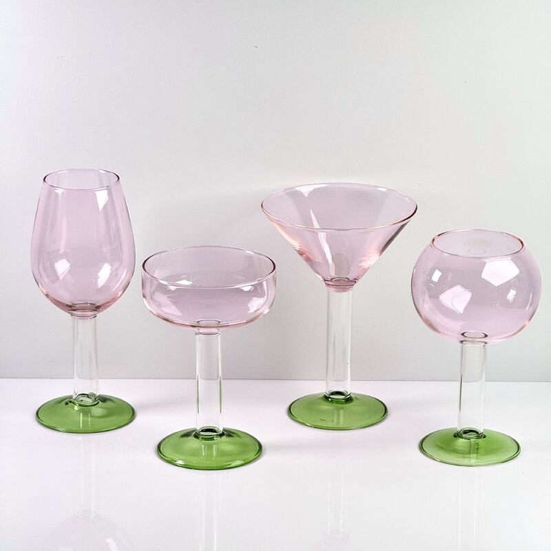 Qualidade Hand Blown Borosilicate Stemmed Wine & Cocktail Glass Set, Pink Bowl with Green Hollow Stem Base, Colored Spray Tinted Art Goblets for Bar, Wedding & Table Decor fábrica