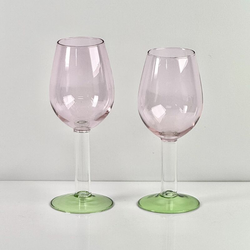 Qualidade Hand Blown Borosilicate Stemmed Wine & Cocktail Glass Set, Pink Bowl with Green Hollow Stem Base, Colored Spray Tinted Art Goblets for Bar, Wedding & Table Decor fábrica