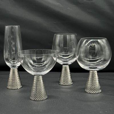 qualidade Conjunto de vidros de vinho de base de diamante com arte moderna estilo único perfeito para refeições elegantes e ocasiões especiais fábrica