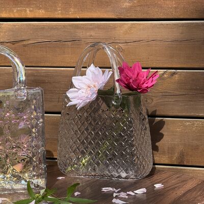 qualidade Hand-Blown Diamond Pattern Glass Handbag Vase - Versatile Decorative Centerpiece for Home & Wedding Decor fábrica