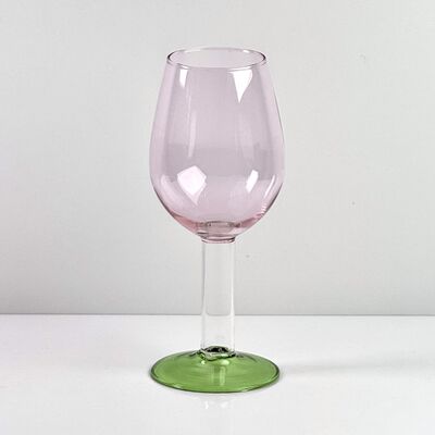 Qualidade Hand Blown Borosilicate Stemmed Wine & Cocktail Glass Set, Pink Bowl with Green Hollow Stem Base, Colored Spray Tinted Art Goblets for Bar, Wedding & Table Decor fábrica