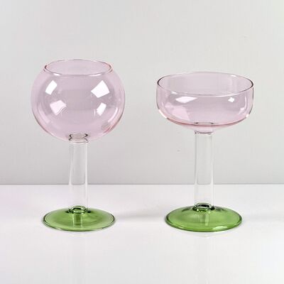 Qualidade Hand Blown Borosilicate Stemmed Wine & Cocktail Glass Set, Pink Bowl with Green Hollow Stem Base, Colored Spray Tinted Art Goblets for Bar, Wedding & Table Decor fábrica