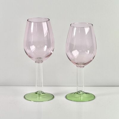 Qualidade Hand Blown Borosilicate Stemmed Wine & Cocktail Glass Set, Pink Bowl with Green Hollow Stem Base, Colored Spray Tinted Art Goblets for Bar, Wedding & Table Decor fábrica