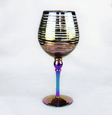 qualidade Os círculos do laser modelam a haste iridescente de Crystal Wine Glass With Pearl fábrica