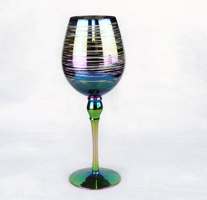qualidade Os círculos do laser modelam a haste iridescente de Crystal Wine Glass With Pearl fábrica