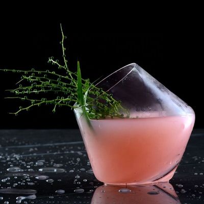 qualidade Novos copos de whisky de cristal de forma única, copos de beber para casa fábrica