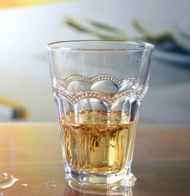 qualidade Tumba de vidro de 10 oz em tangente múltipla em relevo sem caule fábrica