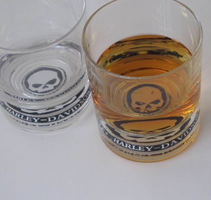 qualidade Logotipo Desembossado de Abaixo Whiskey Tumbler Glass, Cristal Whisky Glass para Brands Gift fábrica