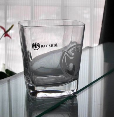 qualidade Customize Imprimir Logotipo Bacardi Whiskey Tumbler Glass, Square Whiskey Glasses fábrica