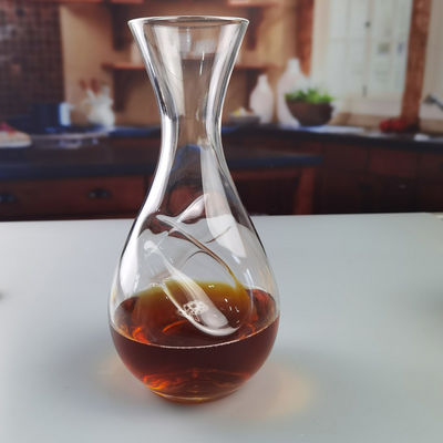 qualidade Decanter de vinho de cristal aerado de 750 ml SGS com desenho giratório torcido fábrica