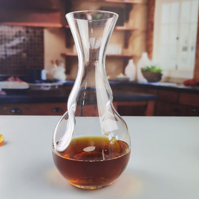 qualidade Decanter de vinho de cristal aerado de 750 ml SGS com desenho giratório torcido fábrica