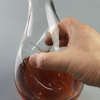 qualidade Decanter de vinho de cristal aerado de 750 ml SGS com desenho giratório torcido fábrica