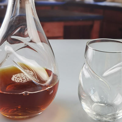 qualidade Decanter de vinho de cristal aerado de 750 ml SGS com desenho giratório torcido fábrica